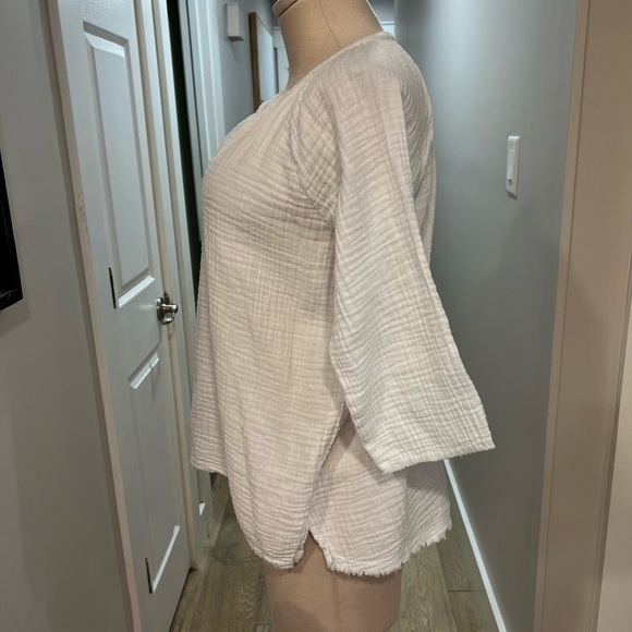 Mododoc White muslin Straight Cut Top with Spliced Neckline - Picture 7 of 14